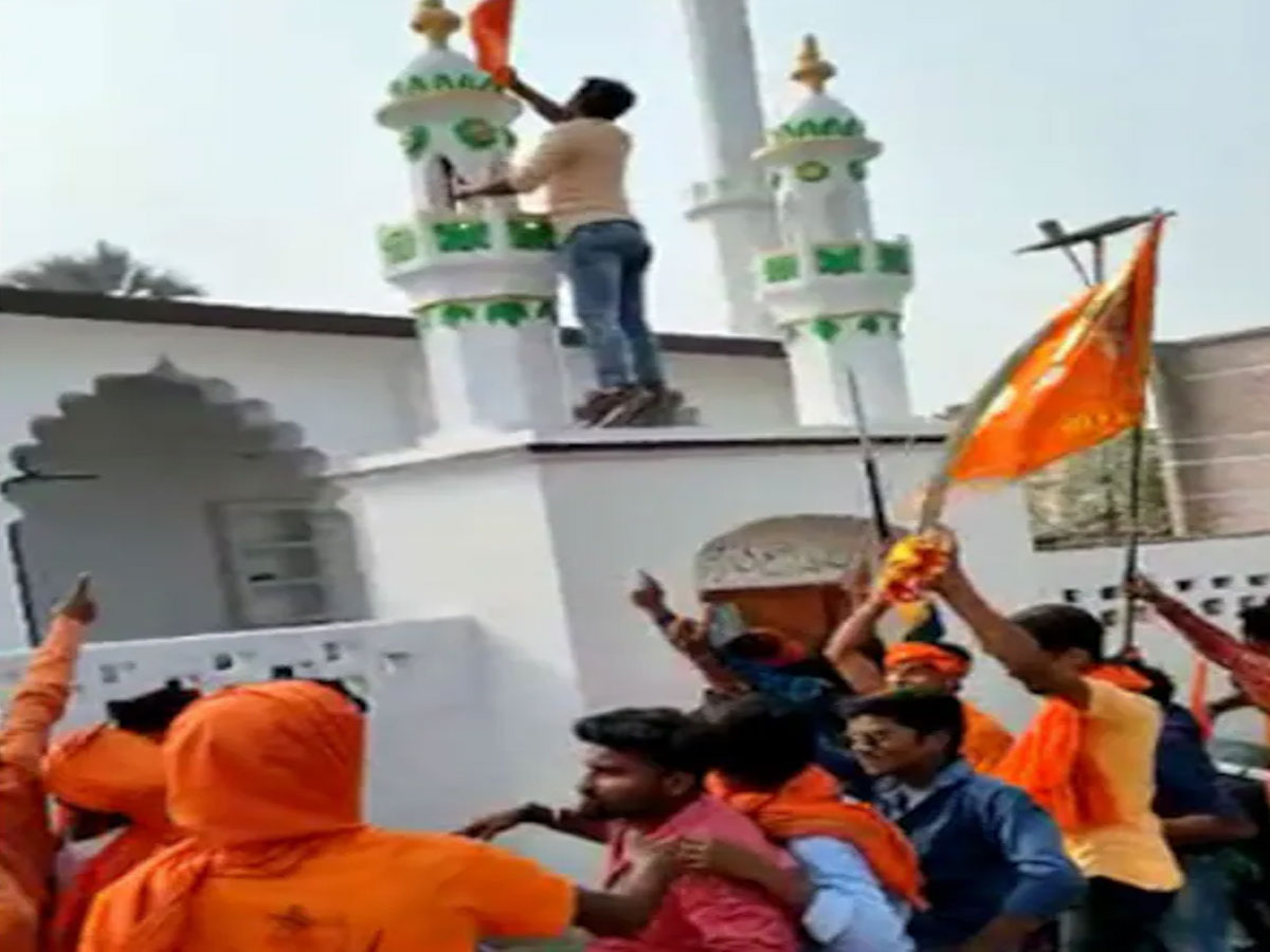 Putting up a saffron flag on the mosque was costly In Ram Rajya Yogi ...