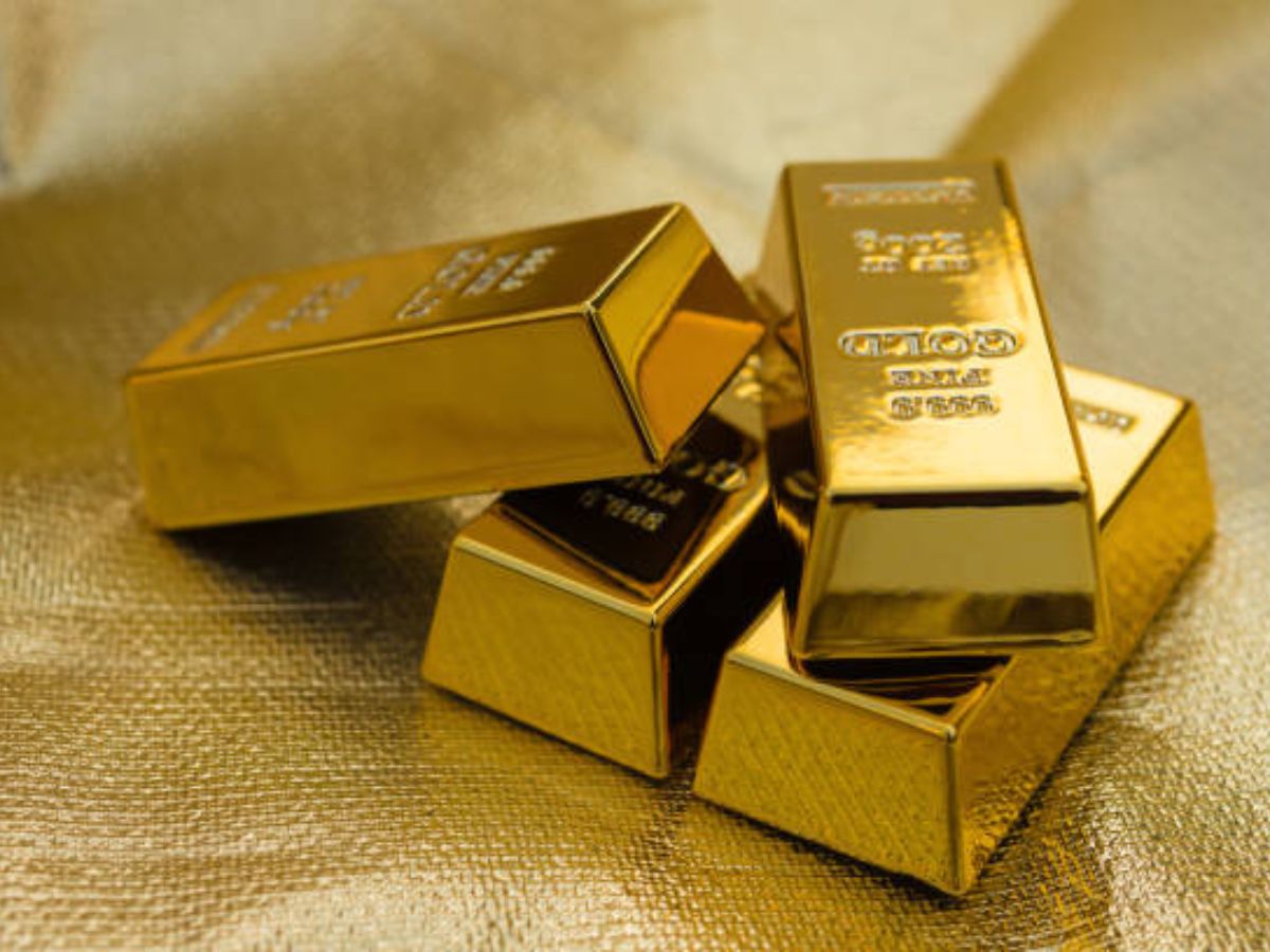 Gold Silver Price: गिरावट के साथ बाजार में कदम रखेगा सोना-चांदी, खरीदने से पहले जान लें मेटल के लेटेस्ट प्राइस