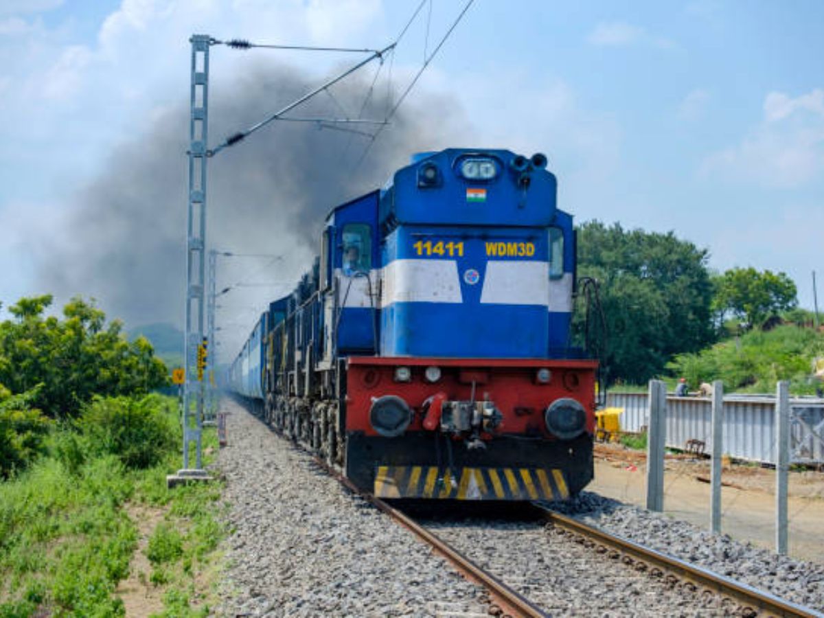 Ayodhya Ram Mandir Train: रामलला दर्शन को आसान करने के लिए संचालित की जाएगी स्पेशल ट्रेनें, जानें रूट से लेकर टाइमिंग तक सब कुछ 