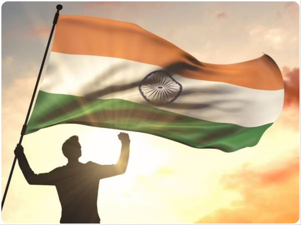  Republic Day 2024: कई कहानियां समेटे है भारत का राष्ट्रीय ध्वज, जानें चांद-सूरज, चरखे से अशोक चिन्ह तक की कहानी