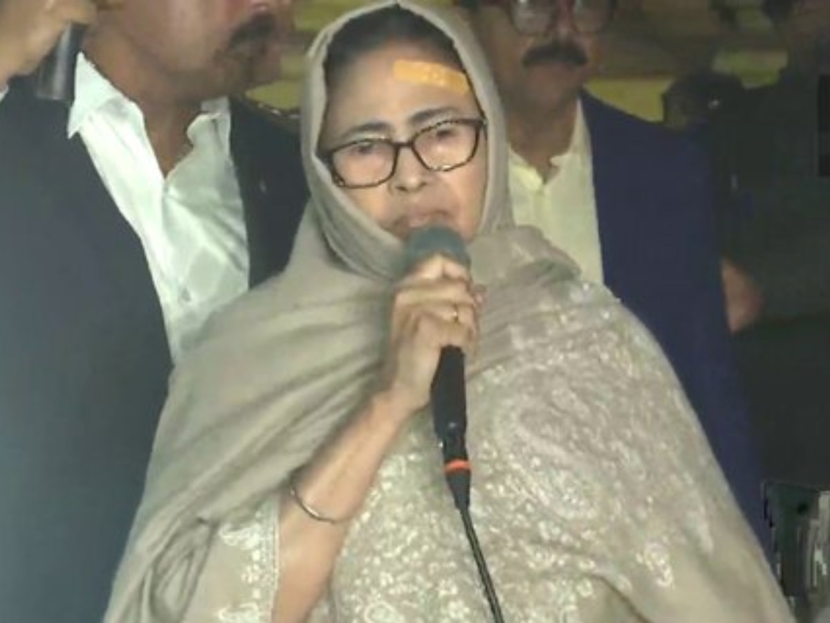 Mamata Banerjee Accident: CM ममता बनर्जी के सिर में लगी चोट, कार का हुआ एक्सीडेंट