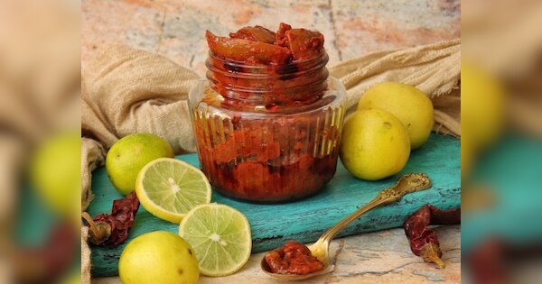 Instant Lemon Pickle: घर पर झटपट बनाएं नींबू का अचार, खाने के लिए नहीं करना पड़ेगा महीनों तक इंतजार