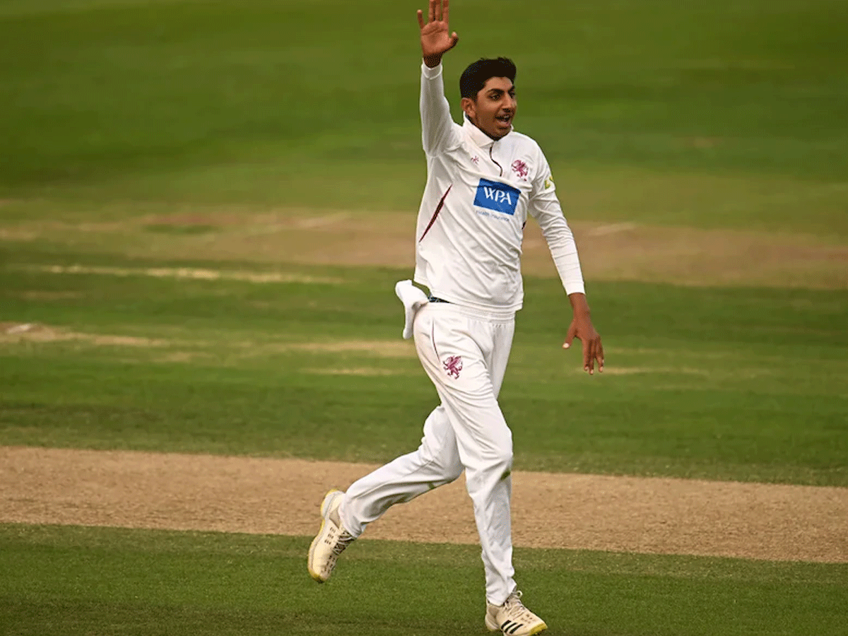 IND VS ENG: इंग्लैंड के ऑफ स्पिनर शोएब बशीर को मिला वीजा, शनिवार तक इंग्लैंड टीम से जुड़ेंगे IND VS ENG: इंग्लैंड के ऑफ स्पिनर शोएब बशीर को मिला वीजा, शनिवार तक इंग्लैंड टीम से जुड़ेंगे