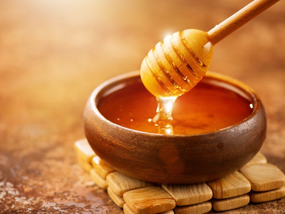 Winter Skin Care: सर्दियों में चेहरे की रौनक को बढ़ाने के लिए लगाएं ये 5 चीजें, स्किन बनेगी सॉफ्ट और ग्लोइंग... 15 शहद