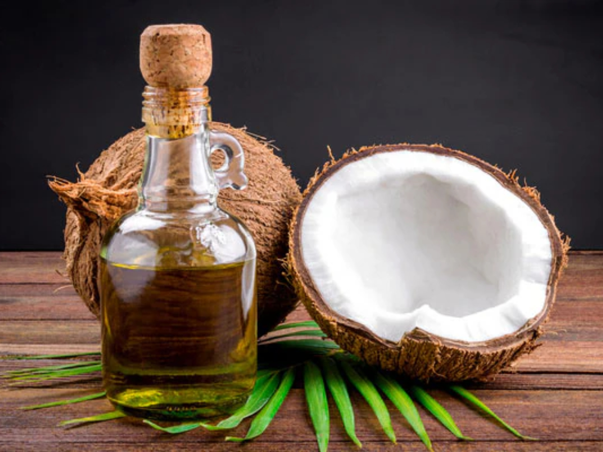 Winter Skin Care: सर्दियों में चेहरे की रौनक को बढ़ाने के लिए लगाएं ये 5 चीजें, स्किन बनेगी सॉफ्ट और ग्लोइंग... 12 नारियल तेल