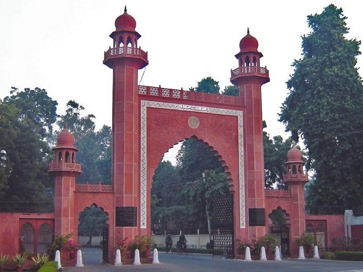 AMU Case: संसद के संशोधन को सरकार कैसे कर सकती है इंकार? सुप्रीम कोर्ट ने केंद्र से पूछा सवाल AMU Case: संसद के संशोधन को सरकार कैसे कर सकती है इंकार? सुप्रीम कोर्ट ने केंद्र से पूछा सवाल