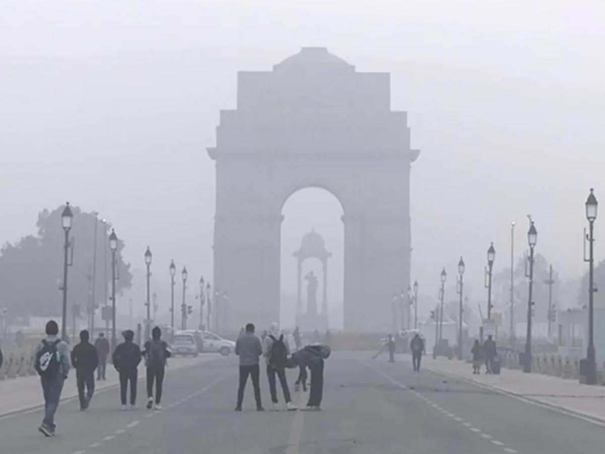 Delhi Weather Forecast: दिल्ली को कड़ाके की ठंड, घने कोहरे से राहत नहीं, उड़ान परिचालन प्रभावित Delhi Weather Forecast: दिल्ली को कड़ाके की ठंड, घने कोहरे से राहत नहीं, उड़ान परिचालन प्रभावित