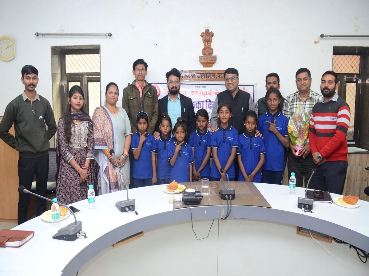 Jalore News: राष्ट्रीय बालिका दिवस कार्यक्रम में शामिल हुए कलेक्टर निशांत जैन, बालिकाओं को बताएं सफलता के टिप्स