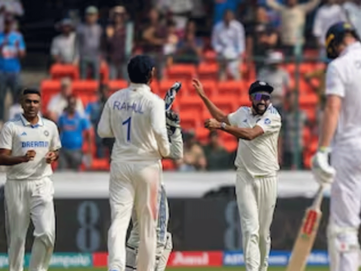 IND vs ENG: भारतीय स्पिनरों ने अंग्रेजों की 'बैजबॉल' क्रिकेट को किया ध्वस्त, 246 रनों पर हुई ऑलआउट IND vs ENG: भारतीय स्पिनरों ने अंग्रेजों की 'बैजबॉल' क्रिकेट को किया ध्वस्त, 246 रनों पर हुई ऑलआउट