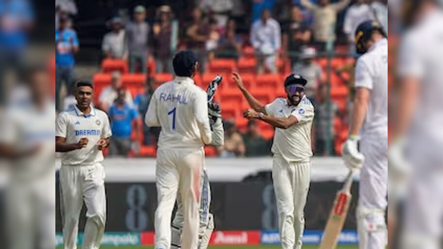 IND vs ENG: भारतीय स्पिनरों ने अंग्रेजों की 'बैजबॉल' क्रिकेट को किया ध्वस्त, 246 रनों पर हुई ऑलआउट