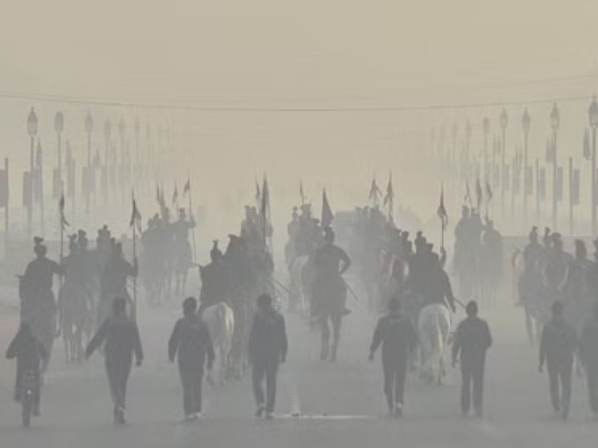 Weather Update 26 January: अभी नहीं मिलेगी ठंड से राहत, शीतलहर और कोहरे के बाद अब बारिश करेगी तंग