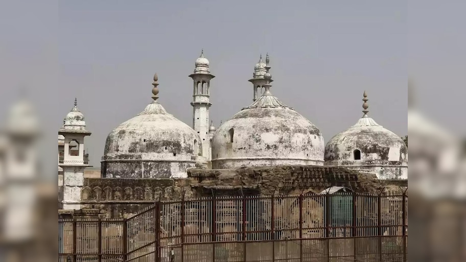 वाराणसी के DM ने ज्ञानवापी तहखाने की ली कस्टडी, मंदिर के अवशेष मिलने का दावा