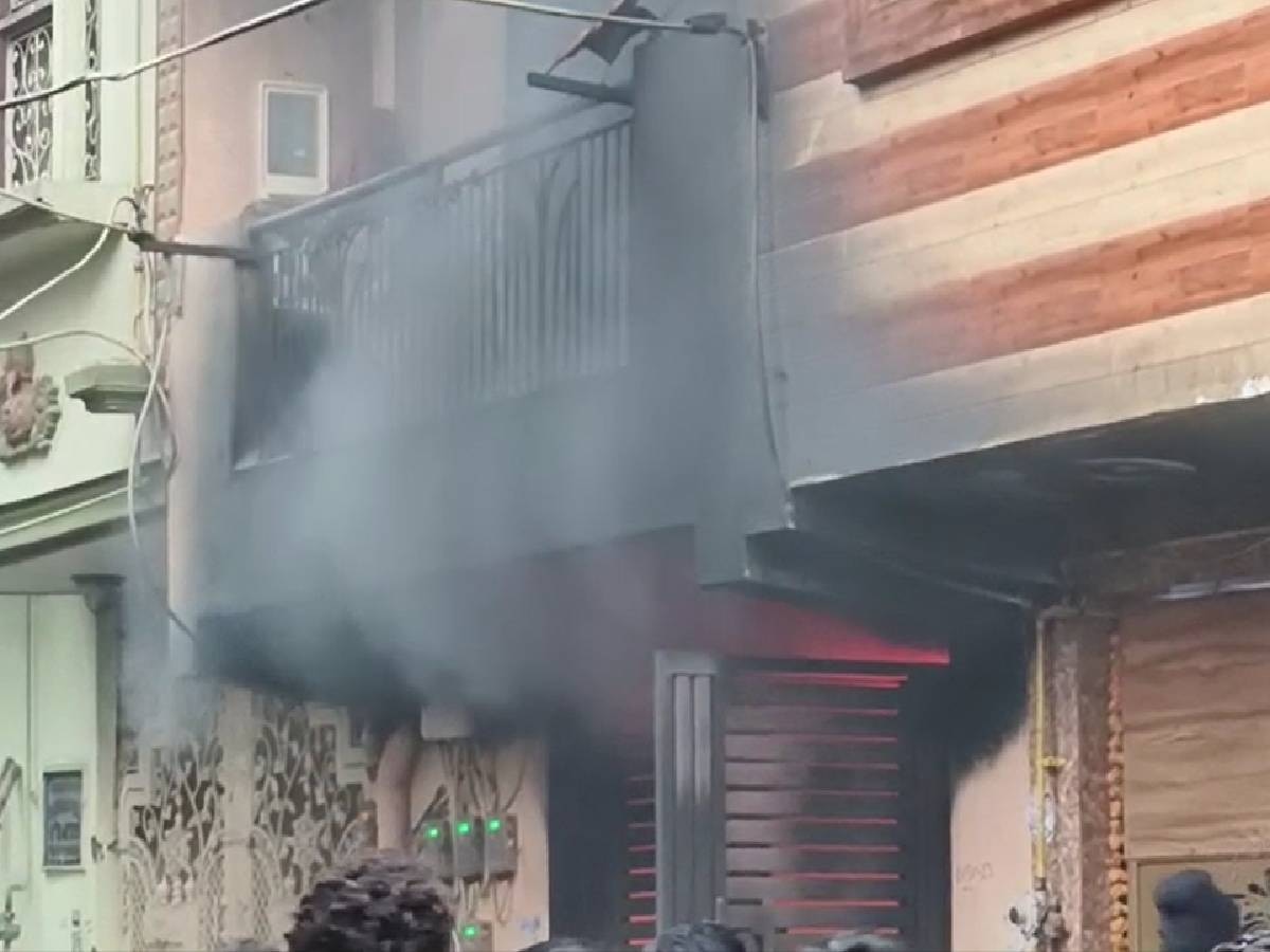 Delhi Fire: शाहदरा के रामनगर में 4 मंजिला इमारत में लगी आग, 4 लोगों की मौत