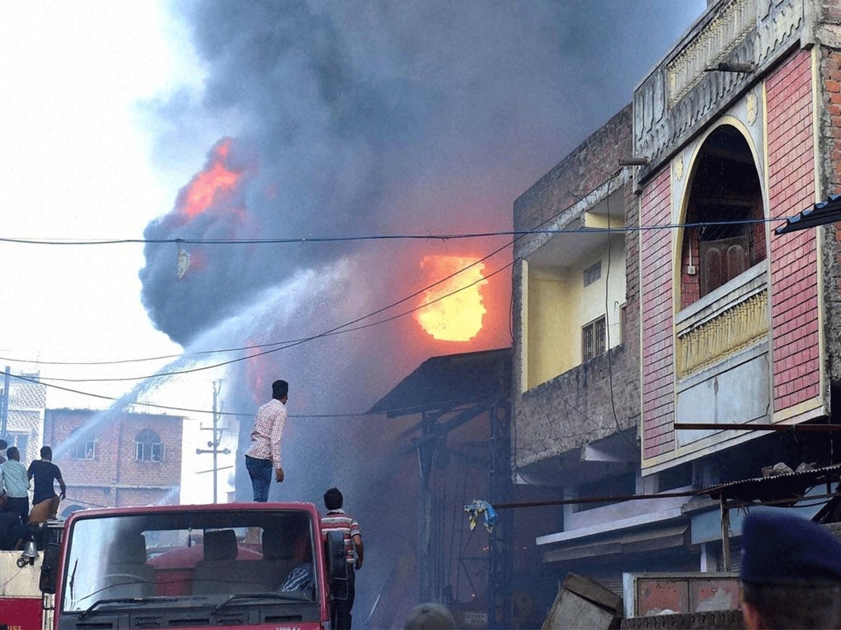 Delhi Fire: दिल्ली की एक इमारत में लगी भीषण आग, 4 लोगों की मौत, 2 जख्मी