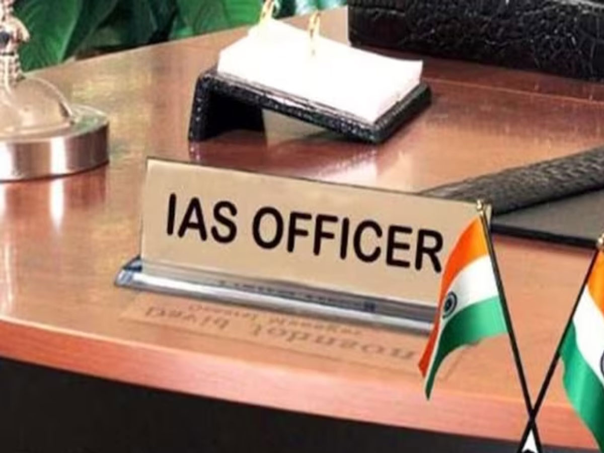 बिहार में सियासी हलचल के बीच कई IAS अधिकारियों का तबादला; पटना के नए DM होंगे शीर्षत कपिल अशोक बिहार में सियासी हलचल के बीच कई IAS अधिकारियों का तबादला; पटना के नए DM होंगे शीर्षत कपिल अशोक