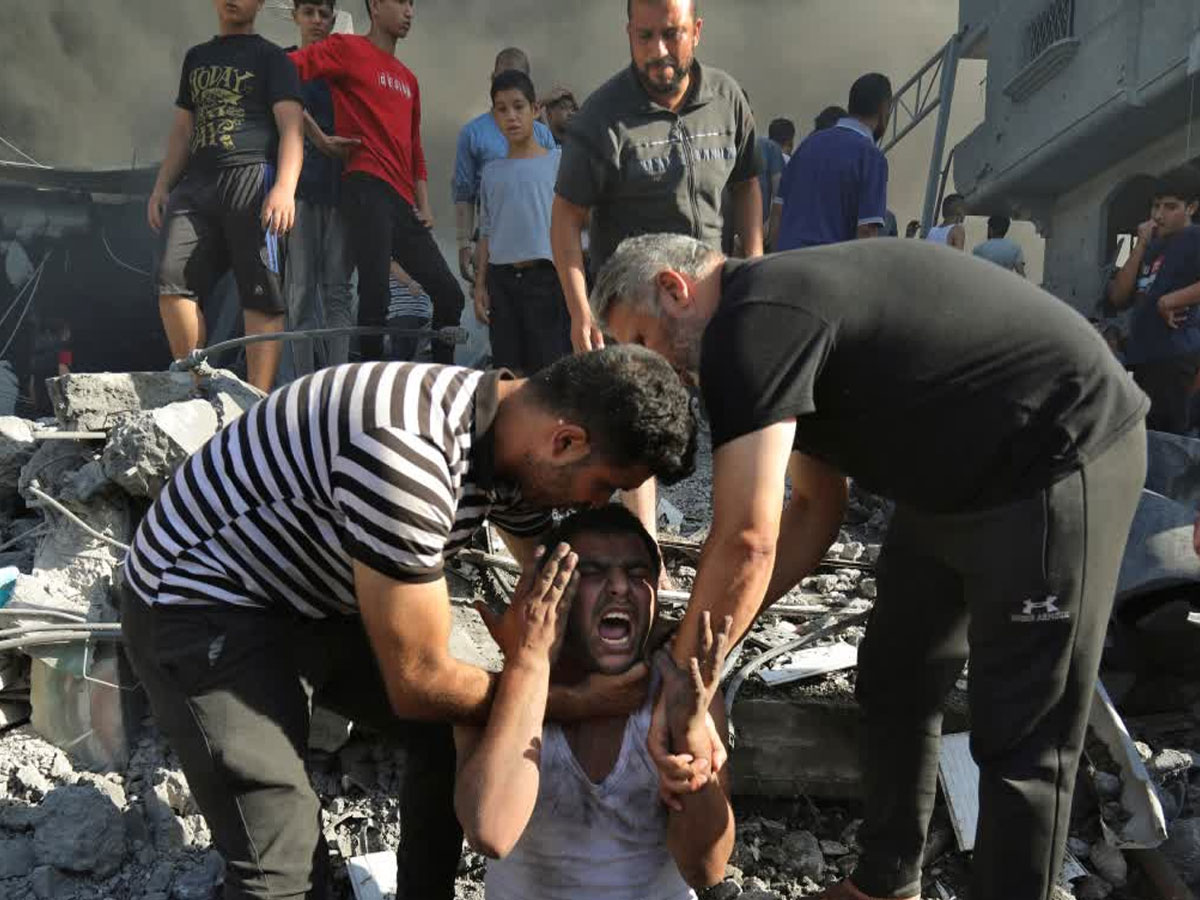 इसराइली फौज ने रिफ्यूजी कैंप को बनाया निशाना; 15 लोगों की मौत इसराइली फौज ने रिफ्यूजी कैंप को बनाया निशाना; 15 लोगों की मौत