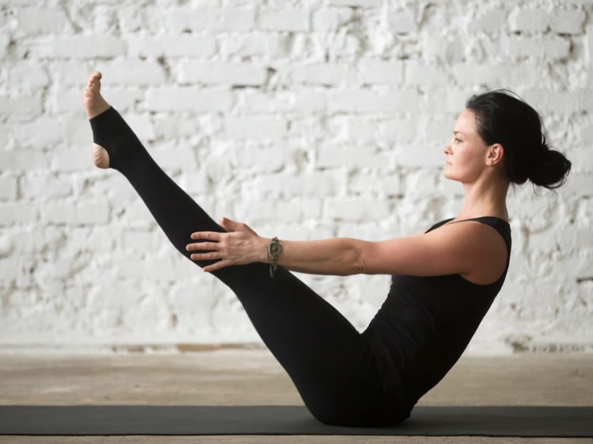 Hand Yoga Poses: हाथ के बल करें ये 3 योगासन, कई समस्याएं होंगी दूर |  OnlyMyHealth