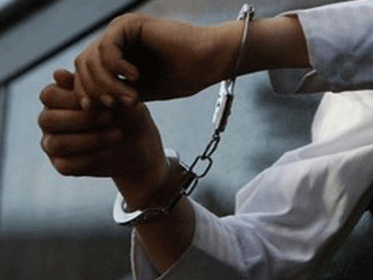 Delhi News: राह चलते लड़कियों को बनाता था शिकार, पुलिस ने नाबालिग को पकड़ा; जानें पूरा मामला Delhi News: राह चलते लड़कियों को बनाता था शिकार, पुलिस ने नाबालिग को पकड़ा; जानें पूरा मामला