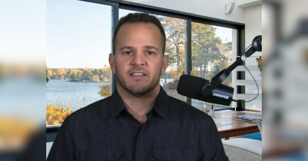 भगवान के नाम पर पादरी ने भक्तों को लगाया करोड़ों का चूना, रेंज रोवर और गहनों पर किया खर्चा