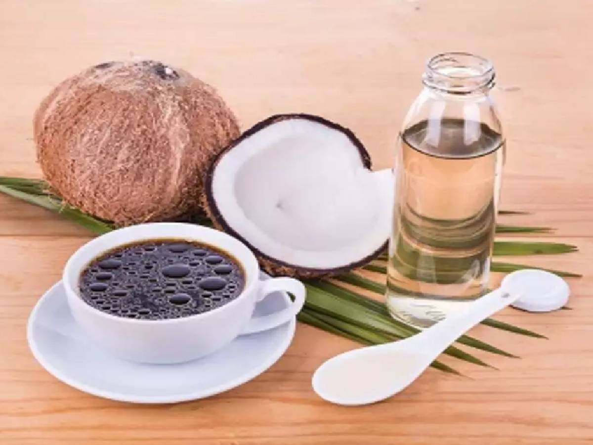 Coffee And Coconut Oil: बालों को लंबा और चमकदार बनाने के लिए नारियल तेल में मिलाएं कॉफी 