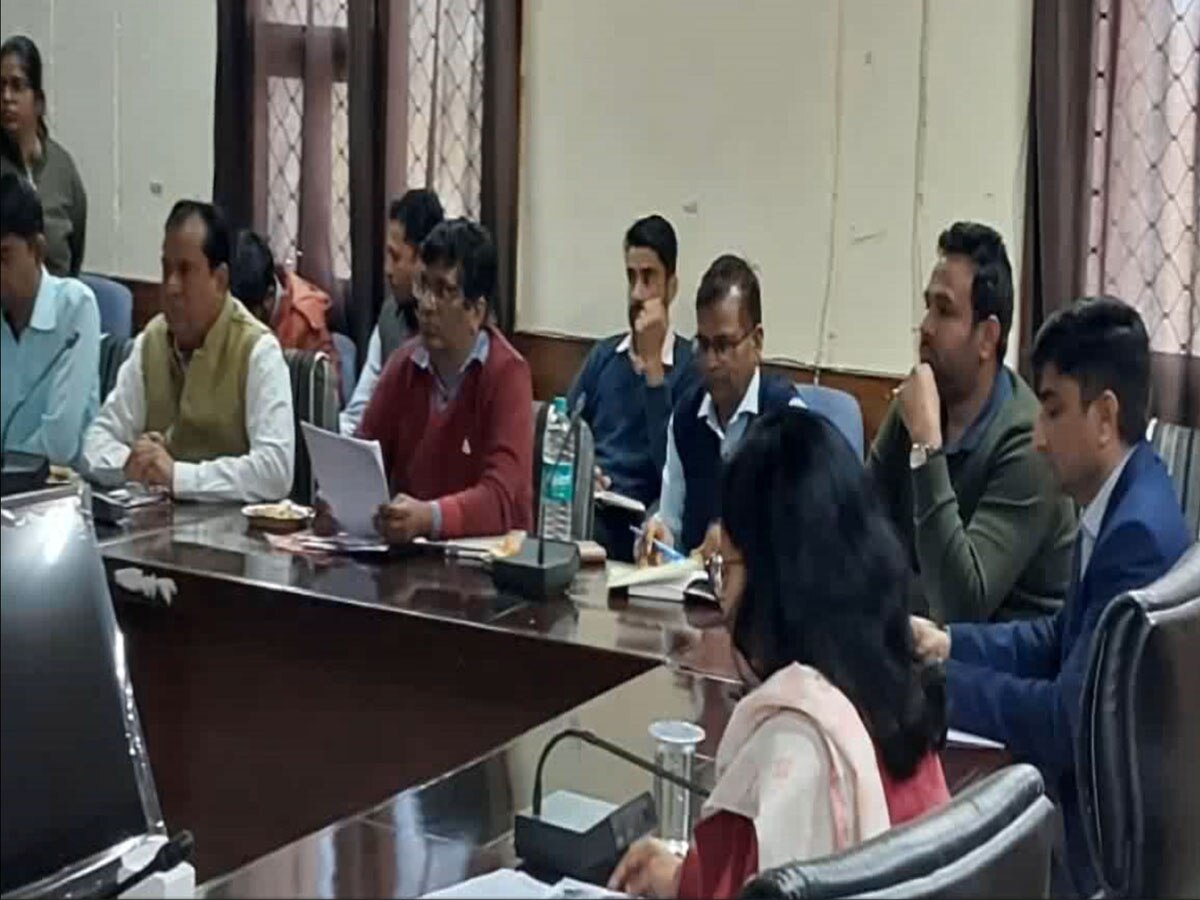 Pratapgarh News : जिला स्तरीय अमृता हाट को लेकर बैठक आयोजित, व्यवस्थाएं सुनिश्चित करने के दिए निर्देश