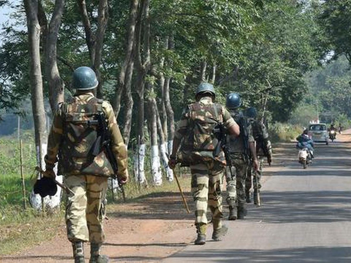Chhattisgarh Naxal Attack: छत्तीसगढ़ में बड़ा नक्सली हमला, तीन जवान शहीद, 14 घायल हुए