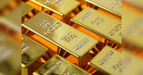 Gold Silver Price: सोने के बढ़े दम, तो चांदी भी दिखा रही तेवर, आज बाजार में इस रेट मिलेगा एक तोला सोना