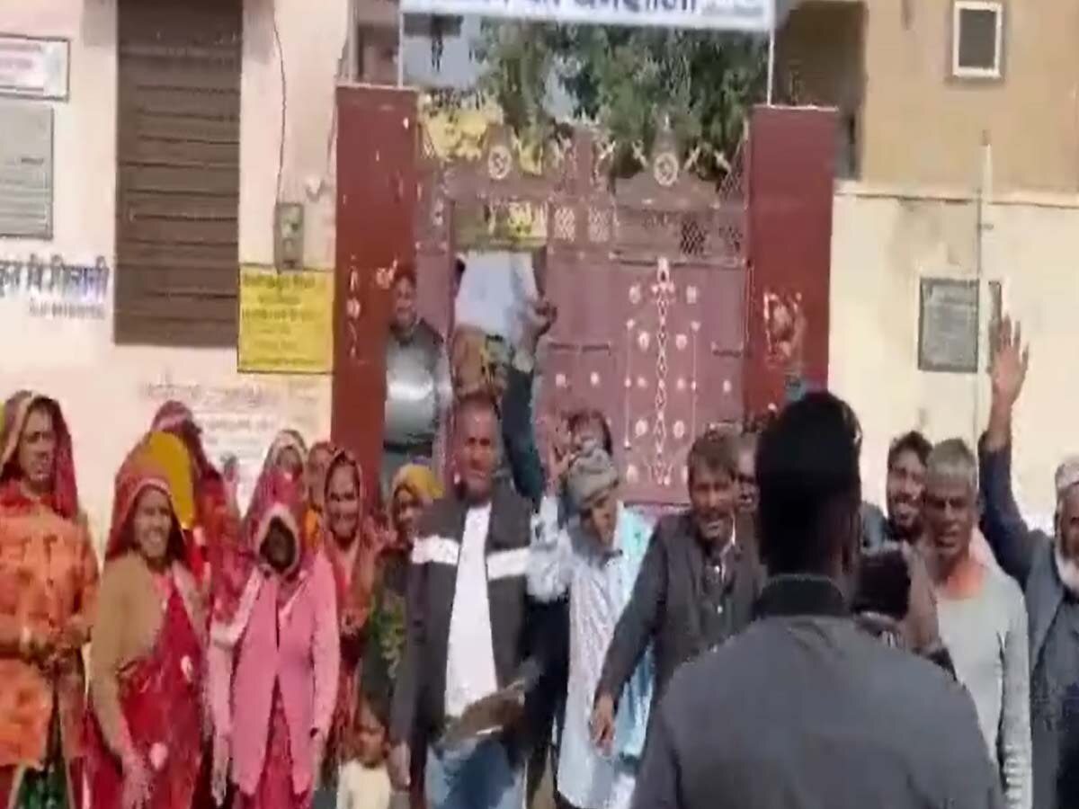 Pratapgarh News: श्रेया काकरेचा को प्रदान की दीक्षा,तीन राज्यों से पहुंचे जैन धर्मावलंबी..