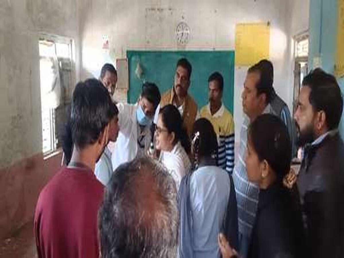 Pratapgarh News : मिशन दृष्टि अभियान का जिला कलक्टर ने किया औचक निरीक्षण, स्क्रीनिंग कार्य की ली जानकारी