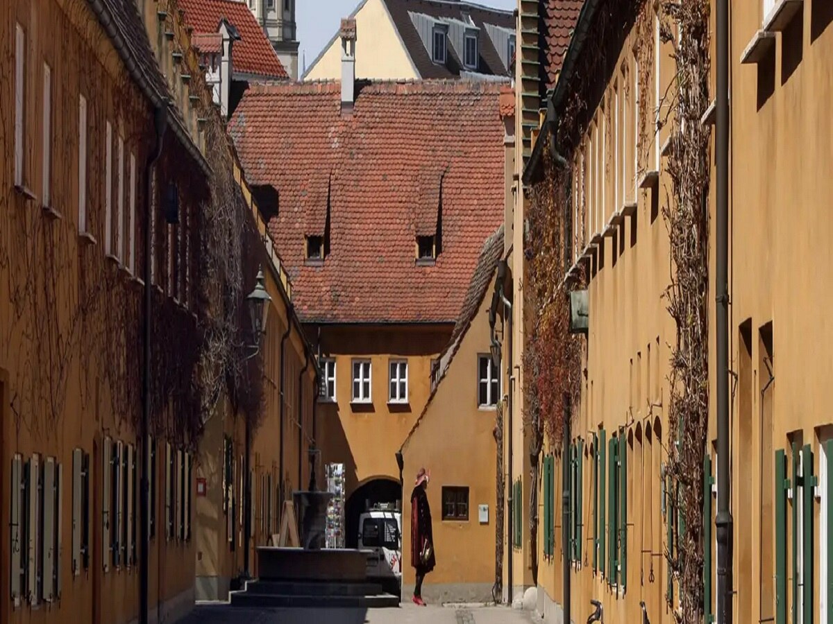 Germany Fuggerei gated colony rent is still one dollar एक ऐसा हाउसिंग