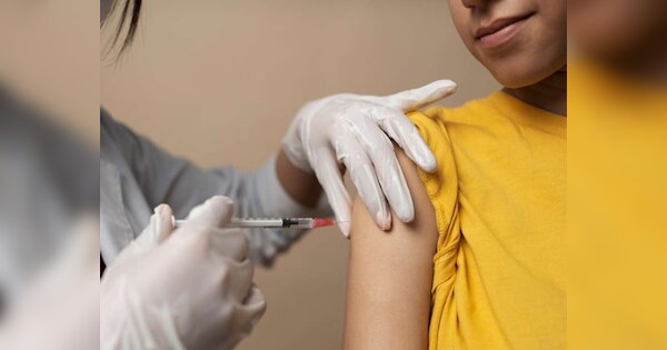 Budget 2024: अब 9 से 14 साल की लड़कियों के लिए Cervical Cancer का टीका मुफ्त, जानें इस बीमारी के लक्षण