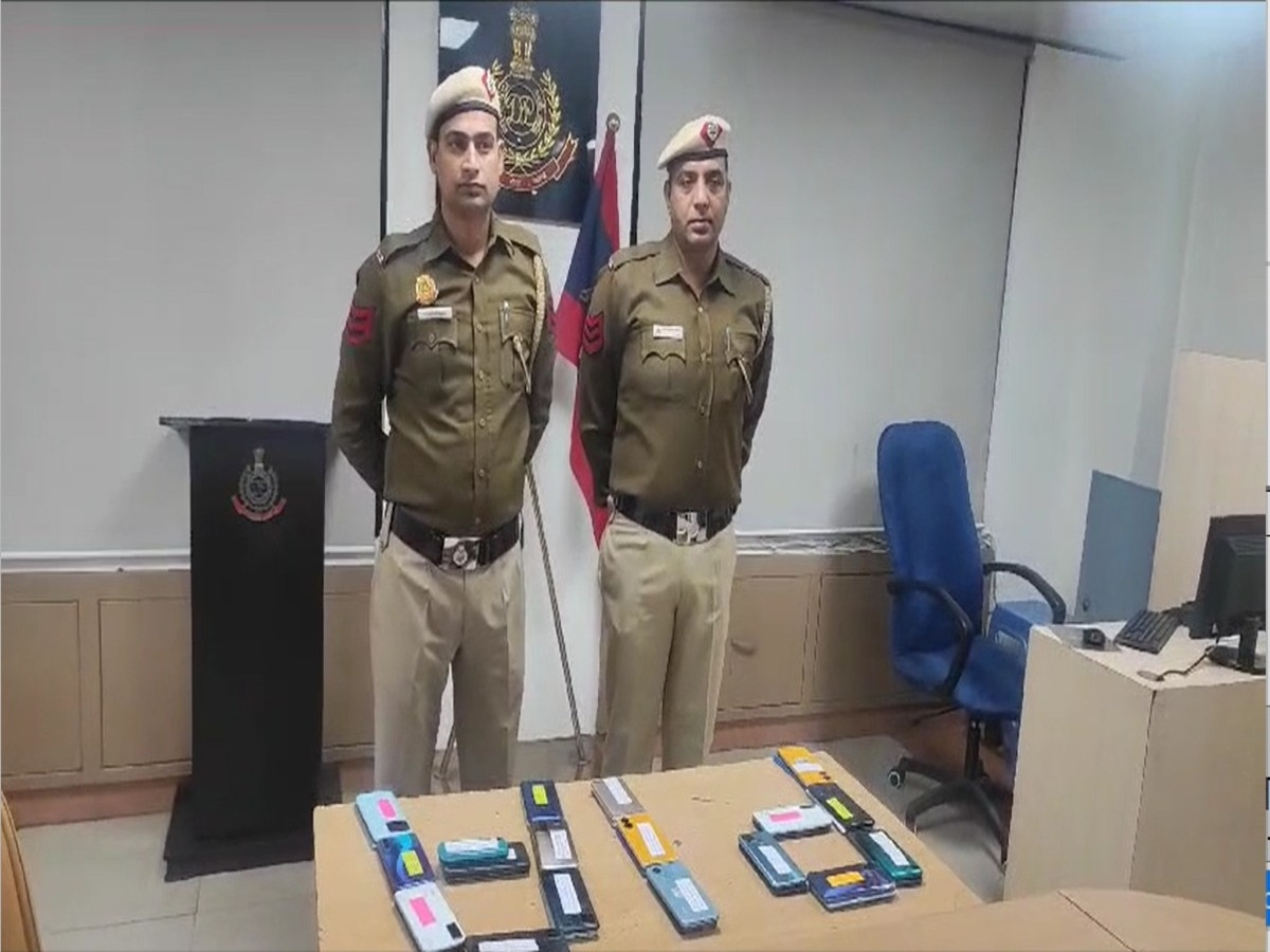 मोबाइल चोरी करने वाले गिरोह का पुलिस ने किया पर्दाफाश, नेपाल बॉर्डर पर भरी कीमतों में बेचता था मोबाइल