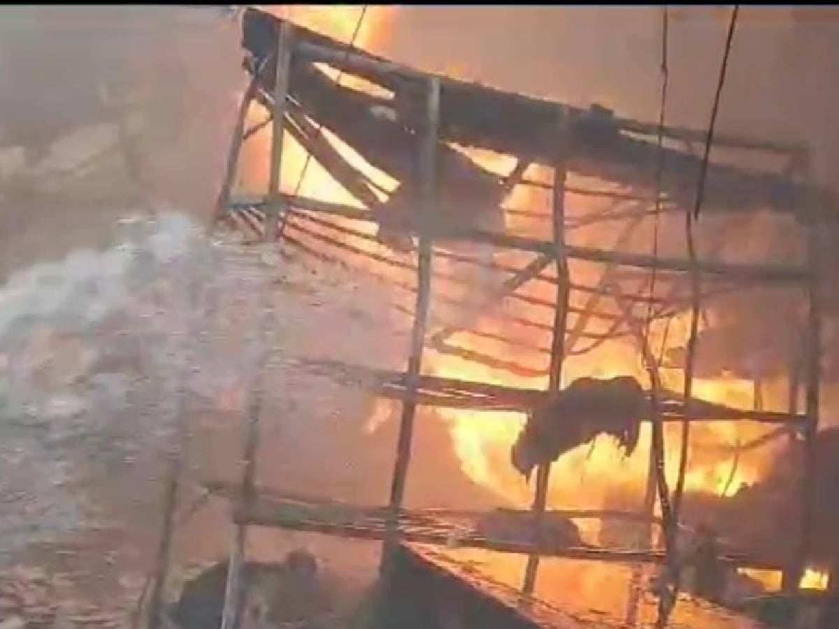 Panipat News: पानीपत की कंबल फैक्ट्री में लगी आग, राहत-बचाव के दौरान दमकलकर्मी घयाल