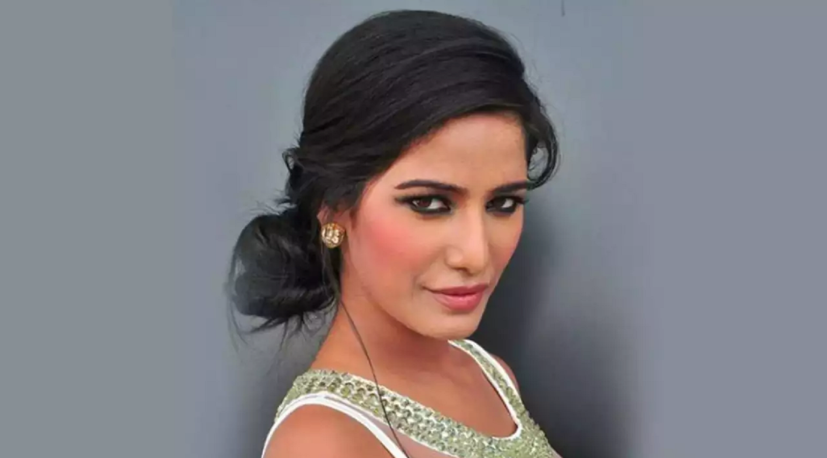 Poonam Pandey:ନିଜର ମୃତ୍ୟୁକୁ ନେଇ ଗୁଜବ କରିଥିବା ପୁନମ୍ କେତେ କୋଟିର ମାଲିକାଣୀ ? Poonam Pandey:ନିଜର ମୃତ୍ୟୁକୁ ନେଇ ଗୁଜବ କରିଥିବା ପୁନମ୍ କେତେ କୋଟିର ମାଲିକାଣୀ ?