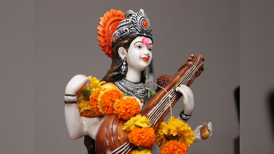 Basant Panchami 2024: ବସନ୍ତ ପଞ୍ଚମୀରେ ଘରକୁ ଆଣନ୍ତୁ ଏହି ଜିନିଷ, ଫିଟିବ ଭାଗ୍ୟର ଦ୍ୱାର