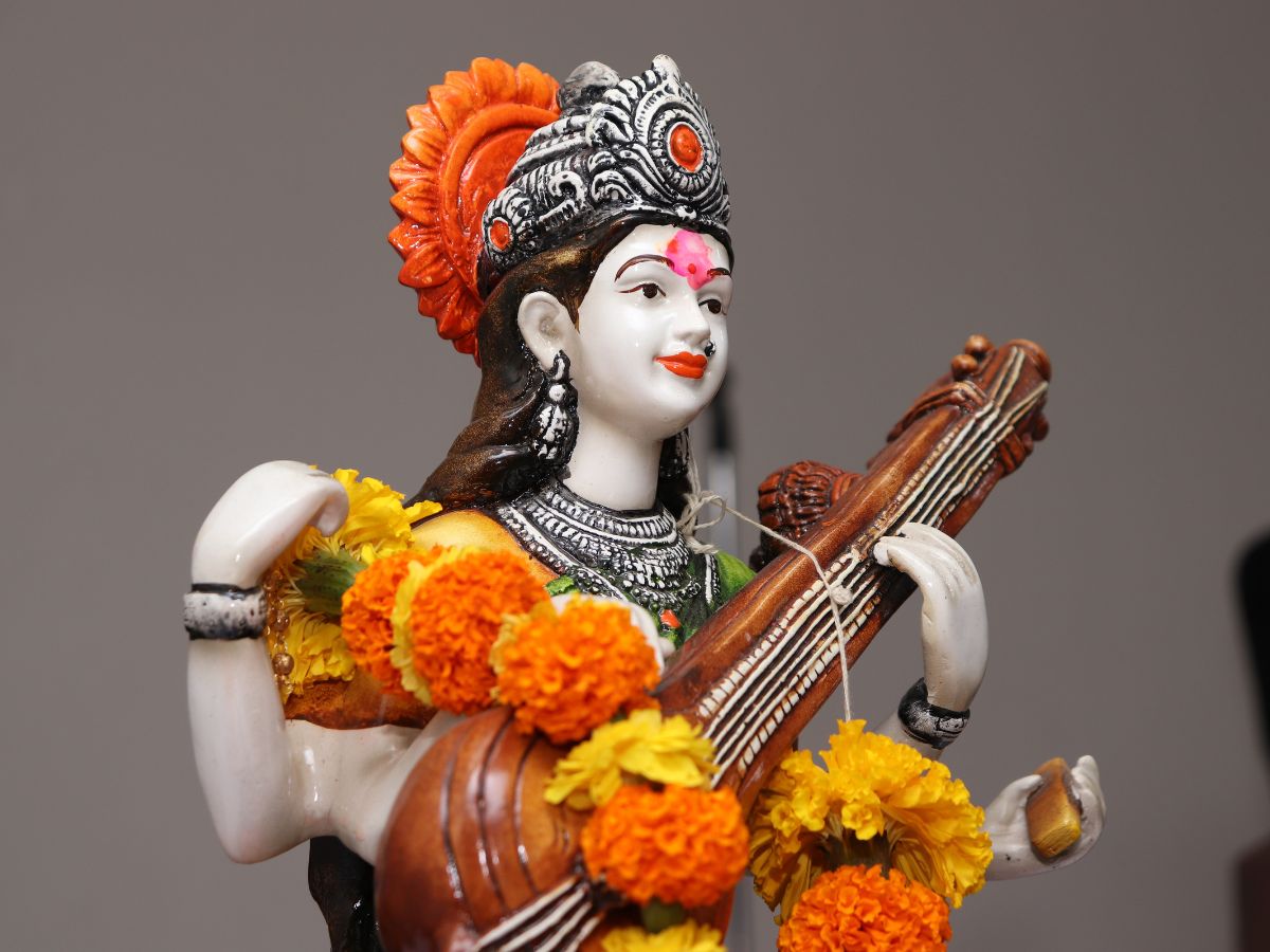 Basant Panchami 2024: ବସନ୍ତ ପଞ୍ଚମୀରେ ଘରକୁ ଆଣନ୍ତୁ ଏହି ଜିନିଷ, ଫିଟିବ ଭାଗ୍ୟର ଦ୍ୱାର Basant Panchami 2024: ବସନ୍ତ ପଞ୍ଚମୀରେ ଘରକୁ ଆଣନ୍ତୁ ଏହି ଜିନିଷ, ଫିଟିବ ଭାଗ୍ୟର ଦ୍ୱାର