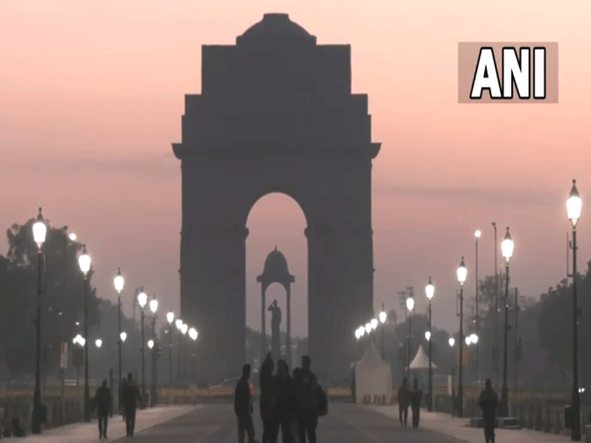 Delhi Weather: दिल्ली- NCR को कोहरे से मिली बड़ी राहत, सूर्य देवता ने दिए दर्शन, शीतलहर का दौर जारी