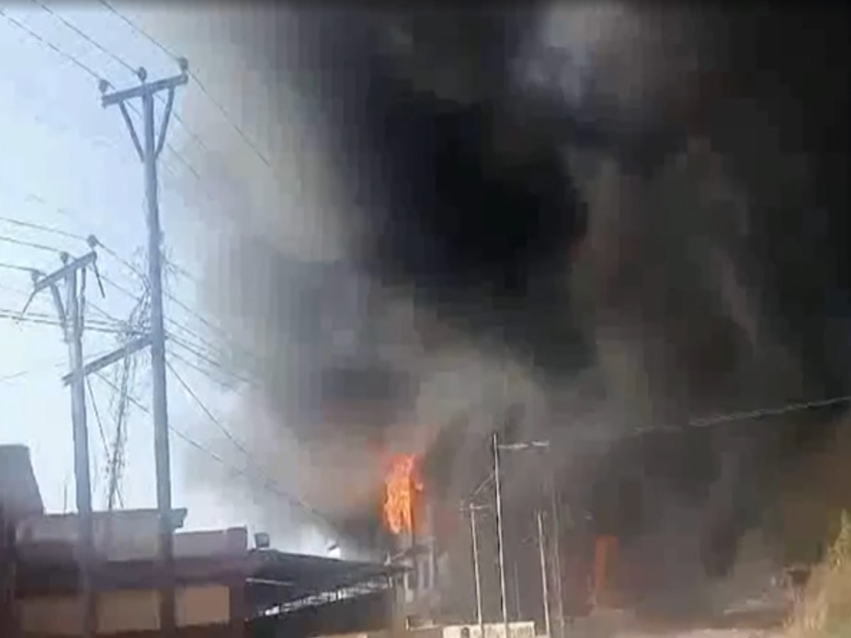 Nalagarh Fire News: कॉस्मेटिक कंपनी में लगी आग के बाद कंपनी के खिलाफ मामला दर्ज, जिम्मेदारों के खिलाफ होगी कार्रवाई