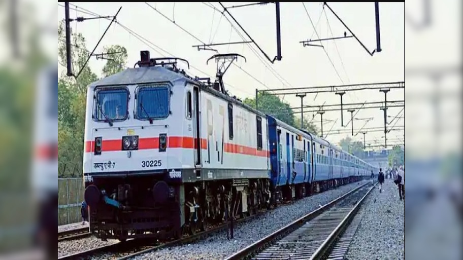 Odisha News: ଗୋରଖପୁର-ହଟିଆ ମୌର୍ଯ୍ୟ ଏକ୍ସପ୍ରେସ ସେବା ସମ୍ବଲପୁର ପର୍ଯ୍ୟନ୍ତ ସମ୍ପ୍ରସାରିତ, ପୁନର୍ବିକାଶ ହେବ ସମ୍ବଲପୁର ରେଳଷ୍ଟେସନ