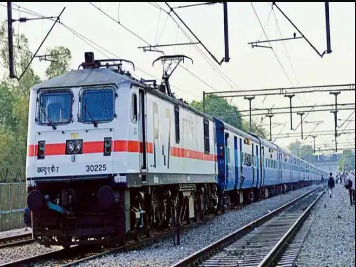 Odisha News: ଗୋରଖପୁର-ହଟିଆ ମୌର୍ଯ୍ୟ ଏକ୍ସପ୍ରେସ ସେବା ସମ୍ବଲପୁର ପର୍ଯ୍ୟନ୍ତ ସମ୍ପ୍ରସାରିତ, ପୁନର୍ବିକାଶ ହେବ ସମ୍ବଲପୁର ରେଳଷ୍ଟେସନ Odisha News: ଗୋରଖପୁର-ହଟିଆ ମୌର୍ଯ୍ୟ ଏକ୍ସପ୍ରେସ ସେବା ସମ୍ବଲପୁର ପର୍ଯ୍ୟନ୍ତ ସମ୍ପ୍ରସାରିତ, ପୁନର୍ବିକାଶ ହେବ ସମ୍ବଲପୁର ରେଳଷ୍ଟେସନ