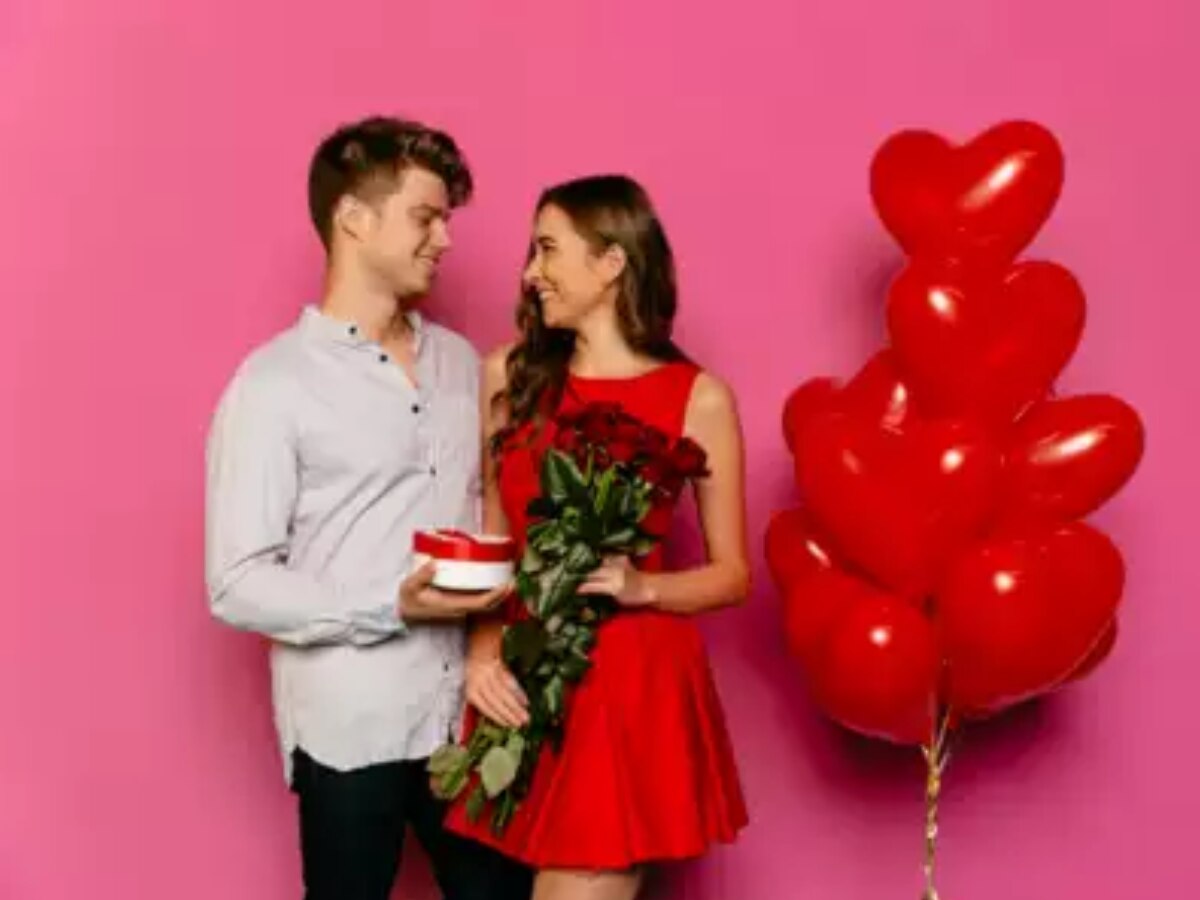 Valentine Day 2024: वैलेंटाइन डे पर गलती से भी पार्टनर को न दें ये गिफ्ट, रिश्ते में पड़ सकती है दरार