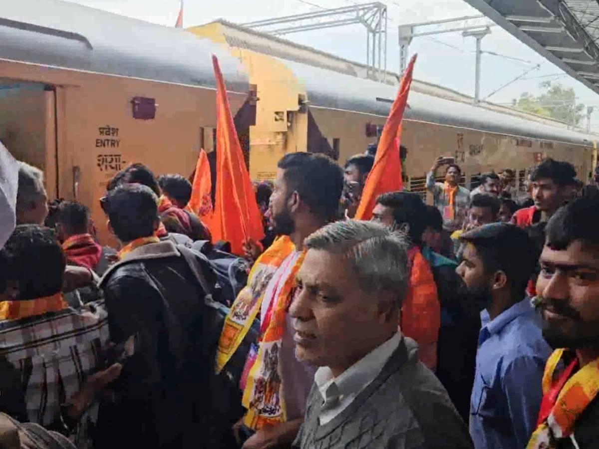 260 रामभक्तों को लेकर भीलवाड़ा से अयोध्या रवाना हुई ट्रेन, जय श्री राम के नारे से गूंज उठा स्टेशन