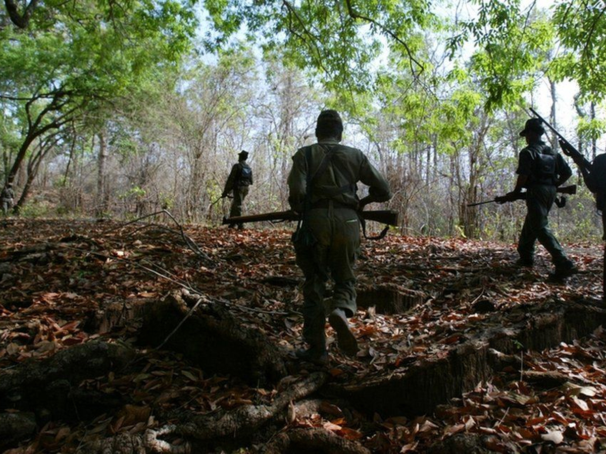 Kandhamal: କନ୍ଧମାଳରେ ପୁଲିସ ମାଓବାଦୀ ମୁହାମୁହିଁ, ଜଣେ ଯବାନ ଆହତ Kandhamal: କନ୍ଧମାଳରେ ପୁଲିସ ମାଓବାଦୀ ମୁହାମୁହିଁ, ଜଣେ ଯବାନ ଆହତ