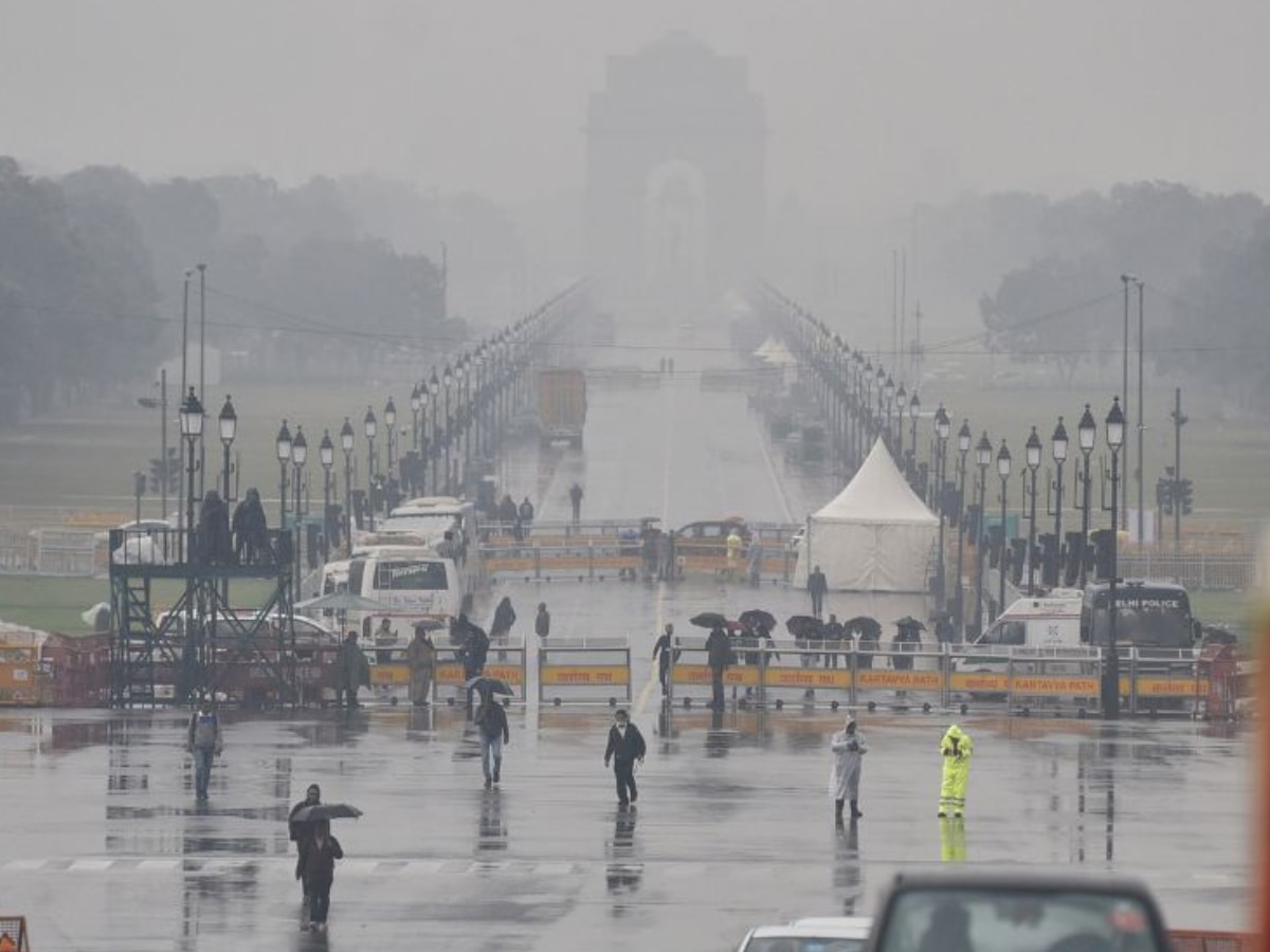 Aaj Ka Mausam: दिल्ली में रिमझिम बारिश से रविवार की सुबह हुई सुहानी तो इस राज्य में 6 फरवरी तक बरसेंगे बादल
