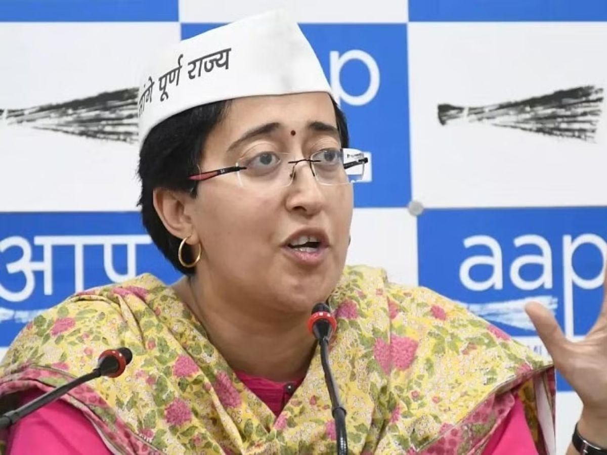 केजरीवाल के बाद अब आतिशी के घर पहुंची क्राइम ब्रांच की टीम, विधायकों की खरीद-फरोख्त के मांग रही सबूत