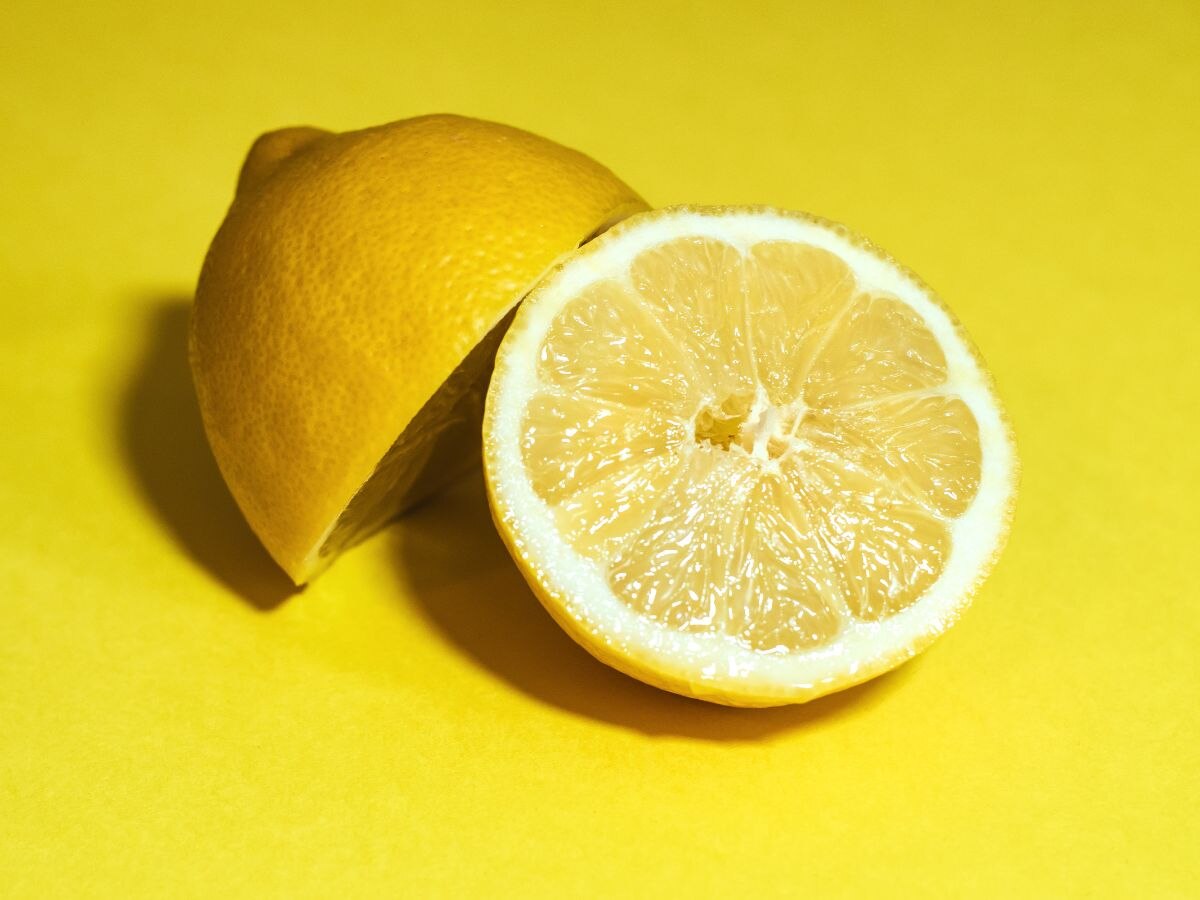 Lemon Benefits: नींबू का खट्टा स्वाद, शरीर को देता है मीठा आराम! जानें इसके अनोखे फायदे