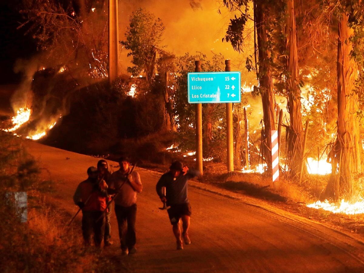 Chile Forest Fires: चिली में तबाही मचा रही जंगल की आग, अब तक 112 लोगों की मौत