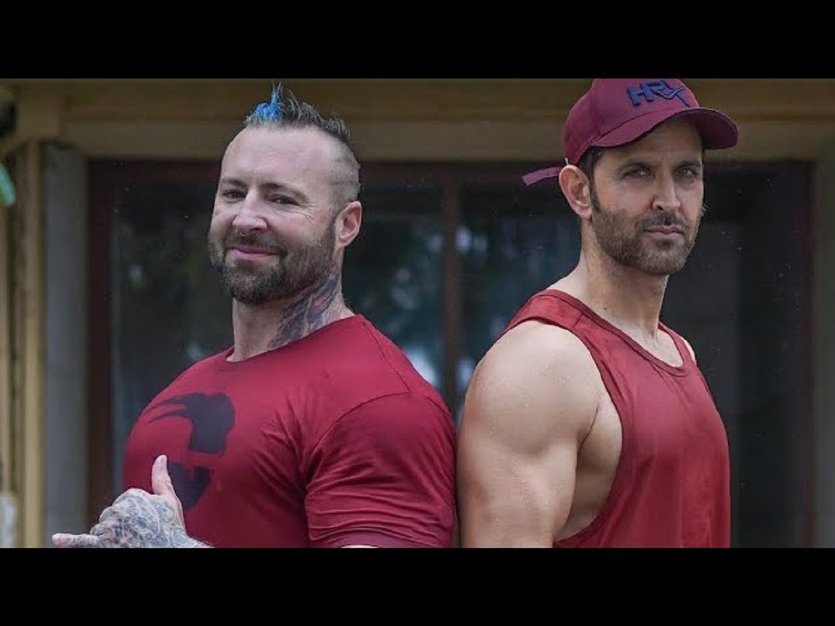 Hrithik Roshan: ଜାଣନ୍ତୁ ଫିଟନେସ୍ ଟ୍ରେନିଂ ପାଇଁ କ୍ରିସ୍ ଗେଥିନଙ୍କୁ କେତେ ଟଙ୍କା ଦିଅନ୍ତି ହ୍ରିତିକ୍? Hrithik Roshan: ଜାଣନ୍ତୁ ଫିଟନେସ୍ ଟ୍ରେନିଂ ପାଇଁ କ୍ରିସ୍ ଗେଥିନଙ୍କୁ କେତେ ଟଙ୍କା ଦିଅନ୍ତି ହ୍ରିତିକ୍?