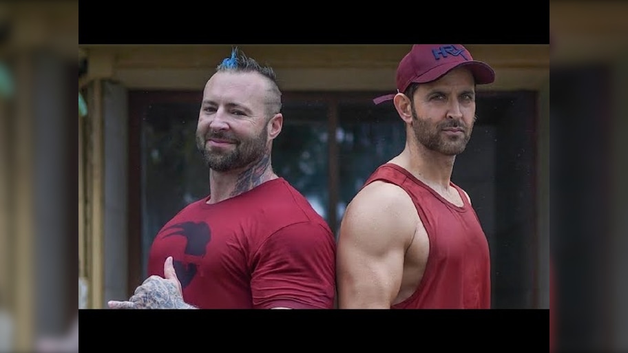 Hrithik Roshan: ଜାଣନ୍ତୁ ଫିଟନେସ୍ ଟ୍ରେନିଂ ପାଇଁ କ୍ରିସ୍ ଗେଥିନଙ୍କୁ କେତେ ଟଙ୍କା ଦିଅନ୍ତି ହ୍ରିତିକ୍?