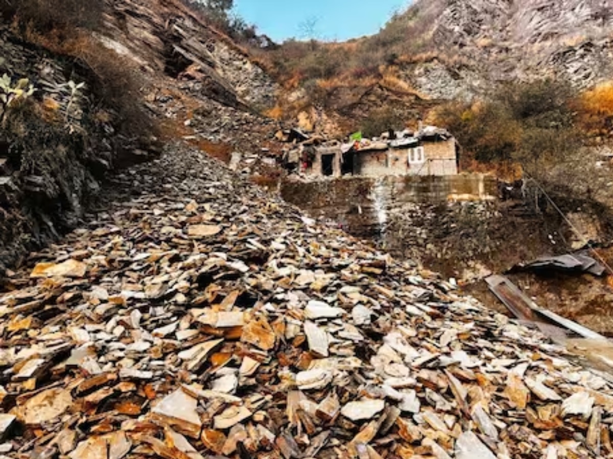 Shimla Landslide: शिमला में लैंडस्लाइड, 2 मजदूर की मौत! राहत बचाव काम में लगी पुलिस